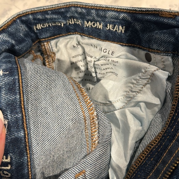 NWOT mom jeans American eagle - Picture 2 of 7